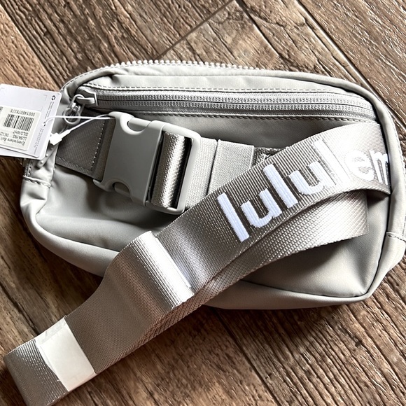 Lululemon everywhere belt bag - Picture 6 of 6